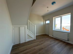 Entrance Hallway- click for photo gallery